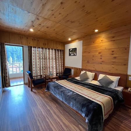 The Conifer Hotel Manāli Екстериор снимка