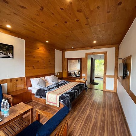 The Conifer Hotel Manāli Екстериор снимка