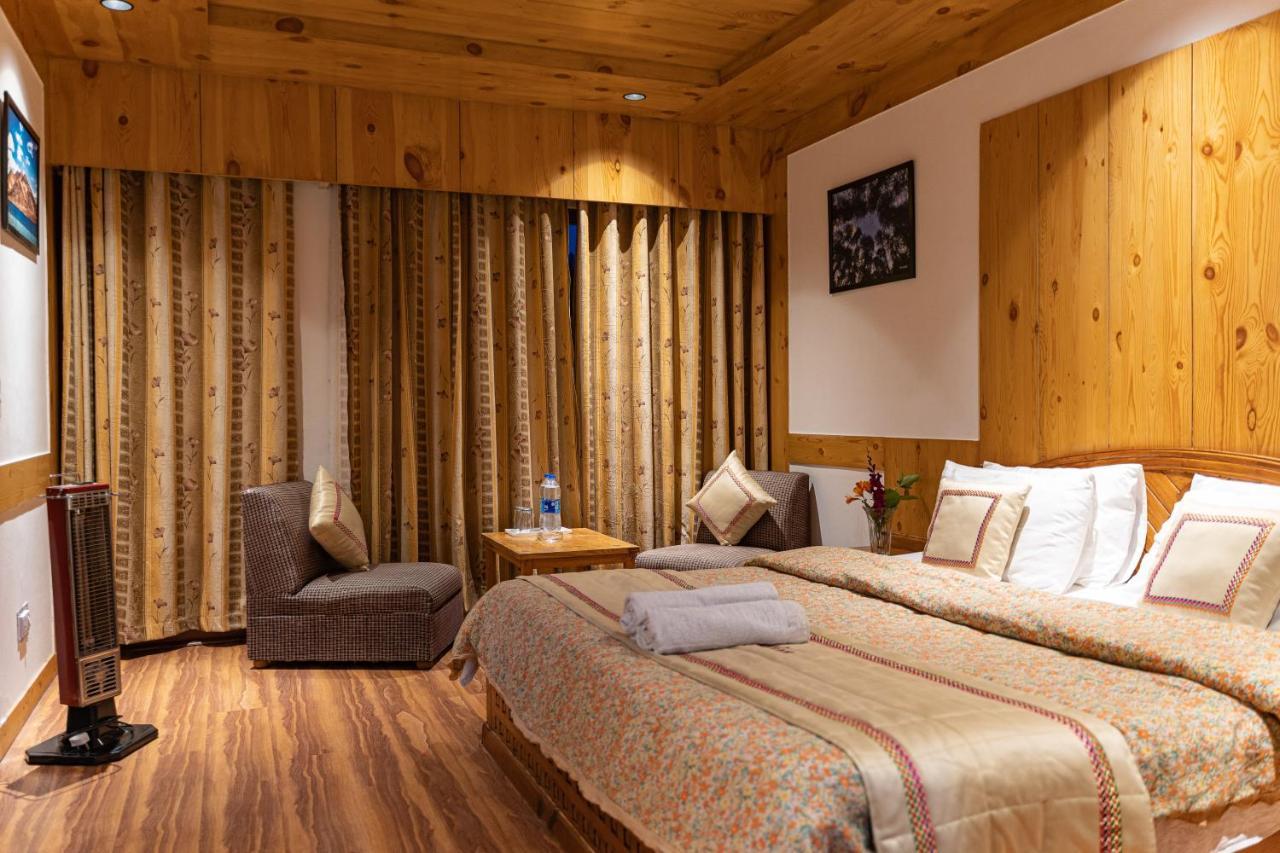The Conifer Hotel Manāli Екстериор снимка