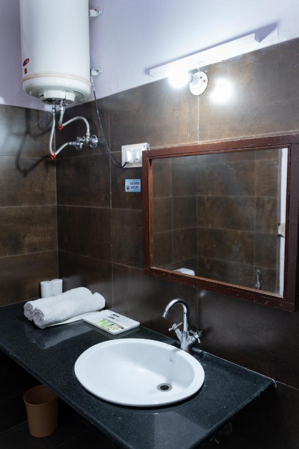 The Conifer Hotel Manāli Екстериор снимка
