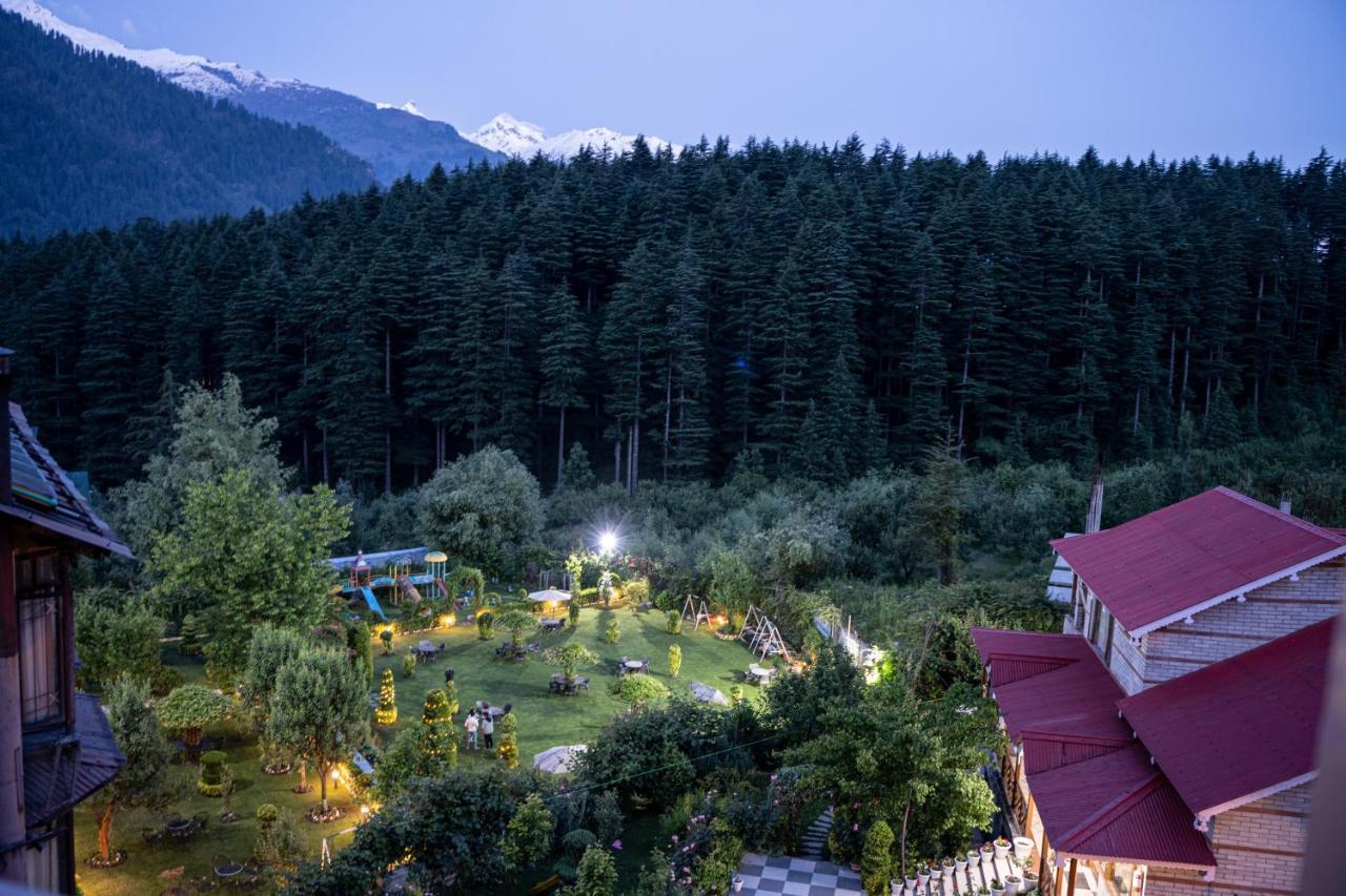 The Conifer Hotel Manāli Екстериор снимка