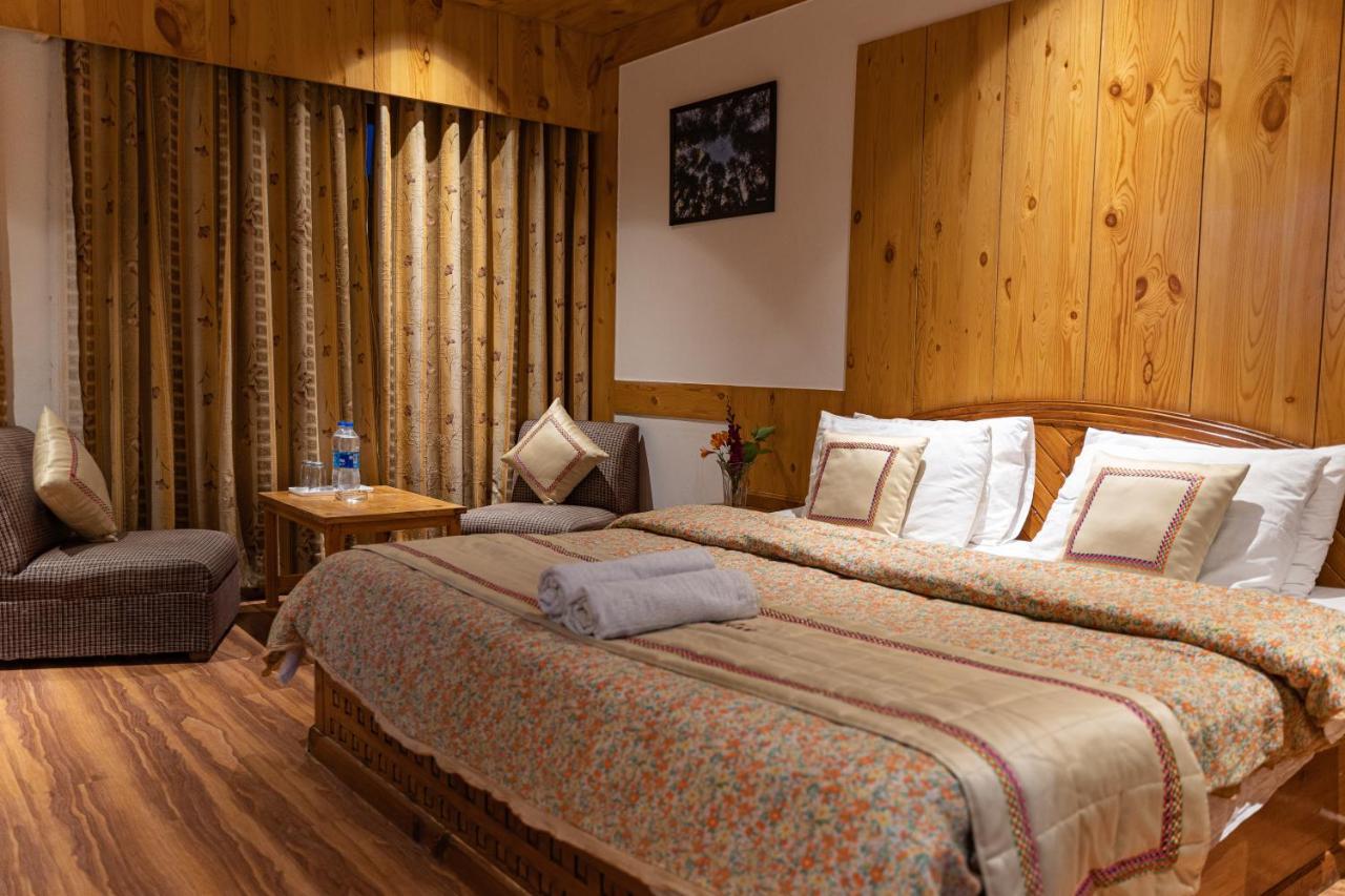 The Conifer Hotel Manāli Екстериор снимка
