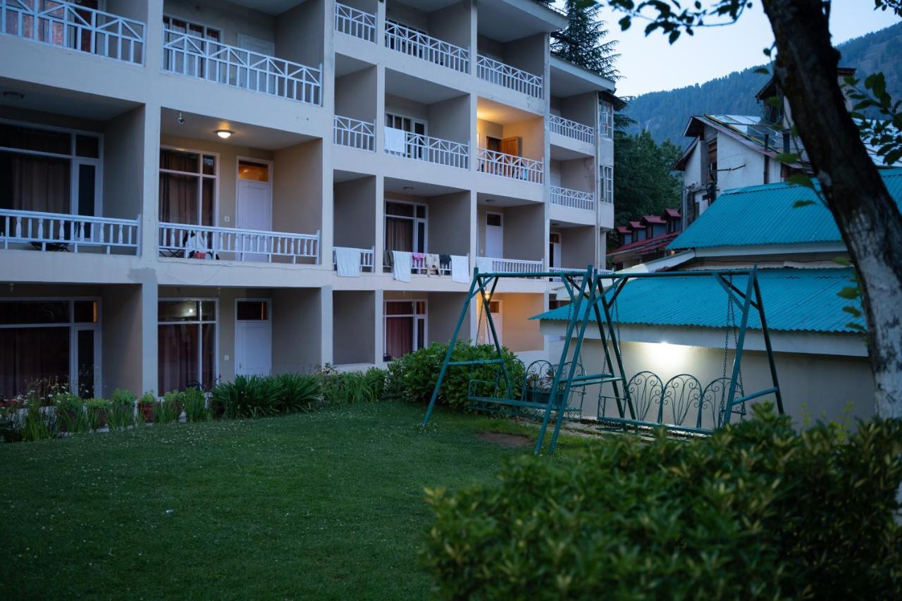 The Conifer Hotel Manāli Екстериор снимка