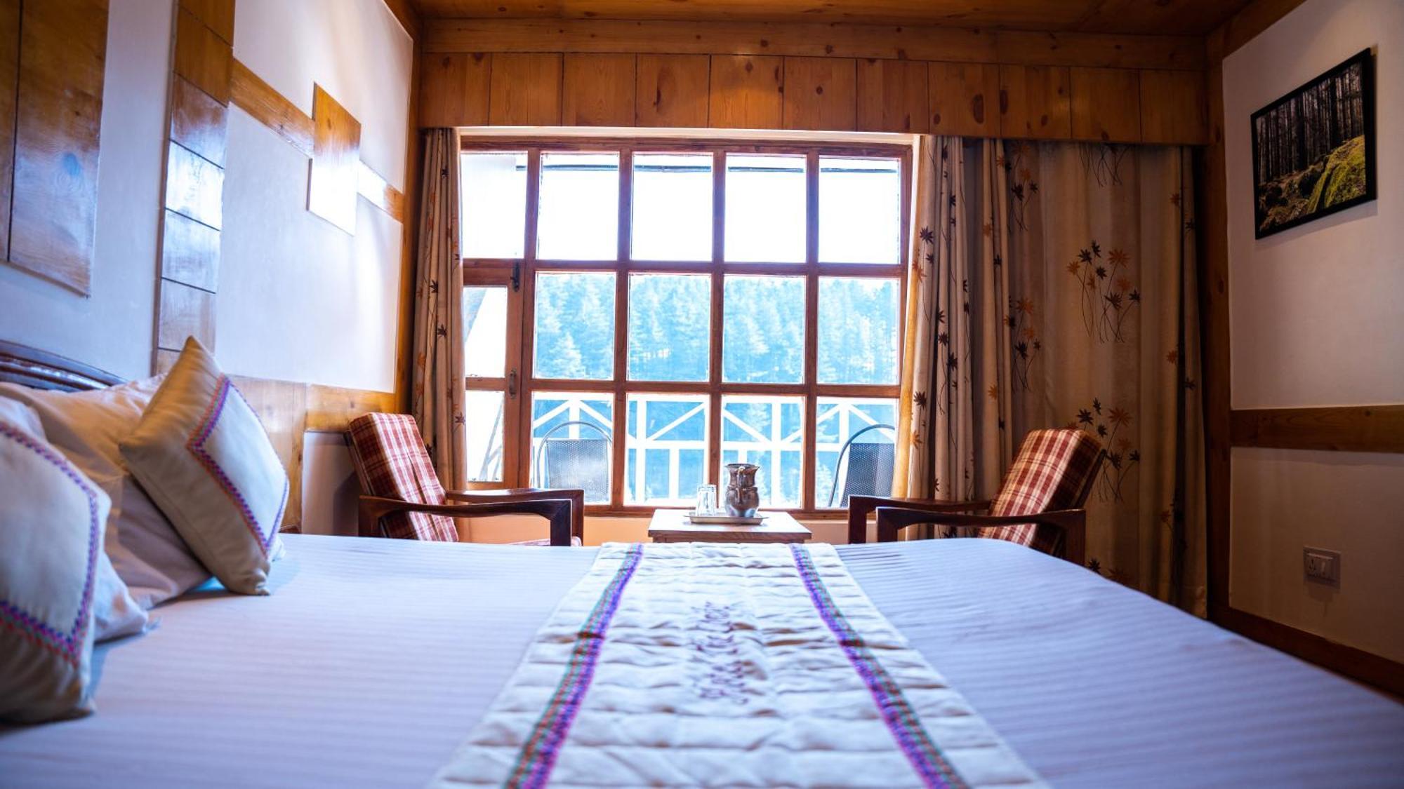The Conifer Hotel Manāli Екстериор снимка