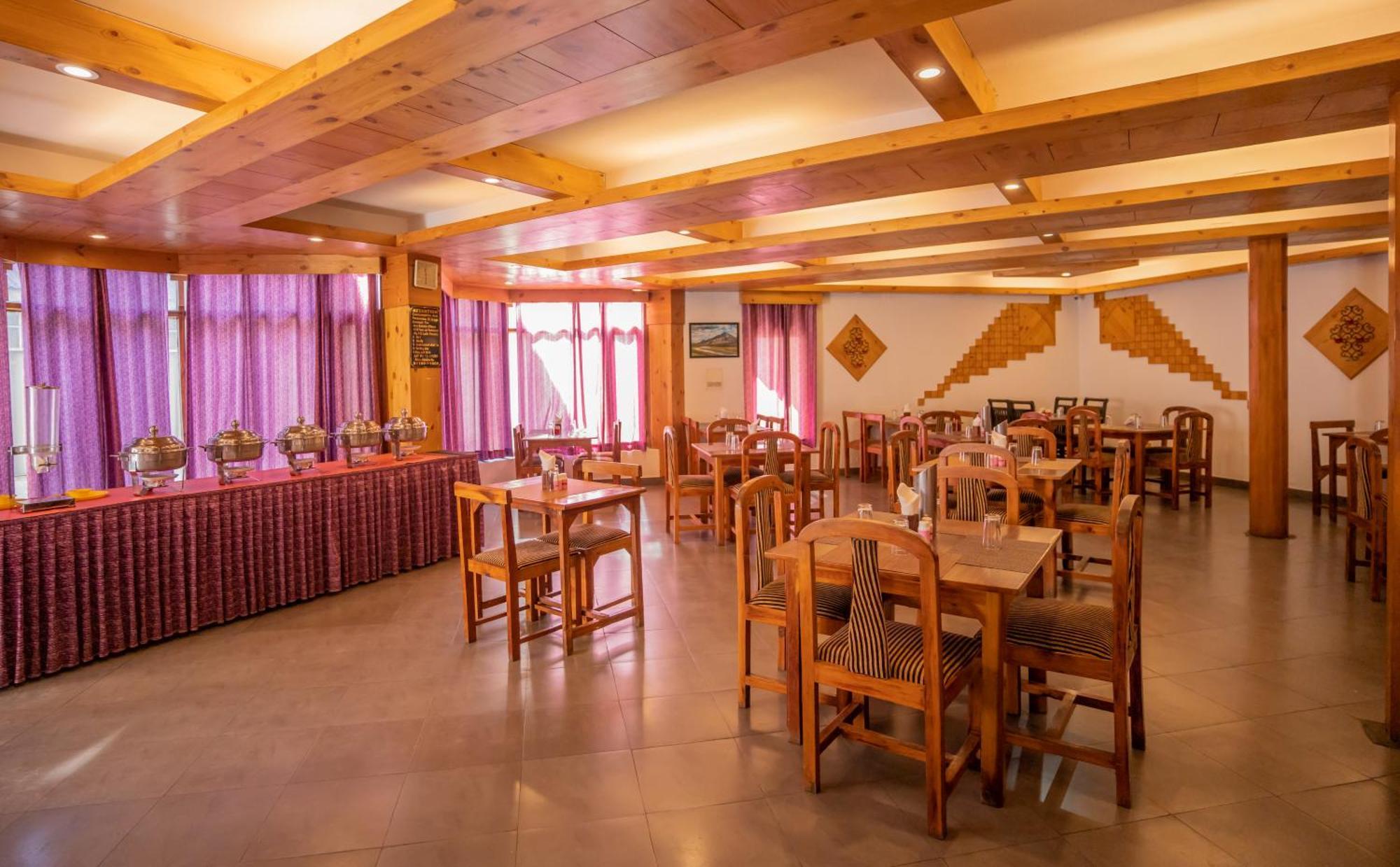 The Conifer Hotel Manāli Екстериор снимка