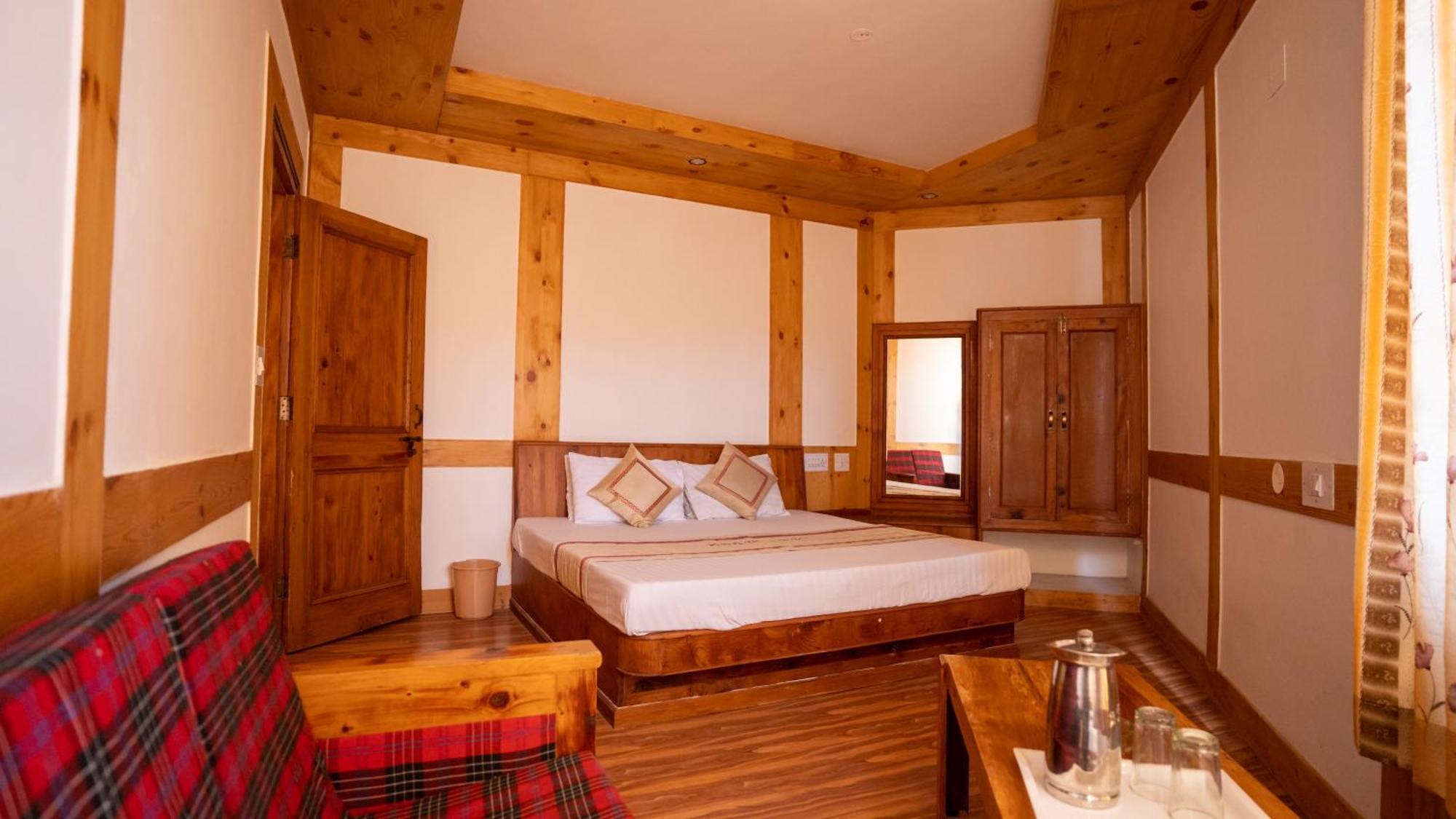 The Conifer Hotel Manāli Екстериор снимка