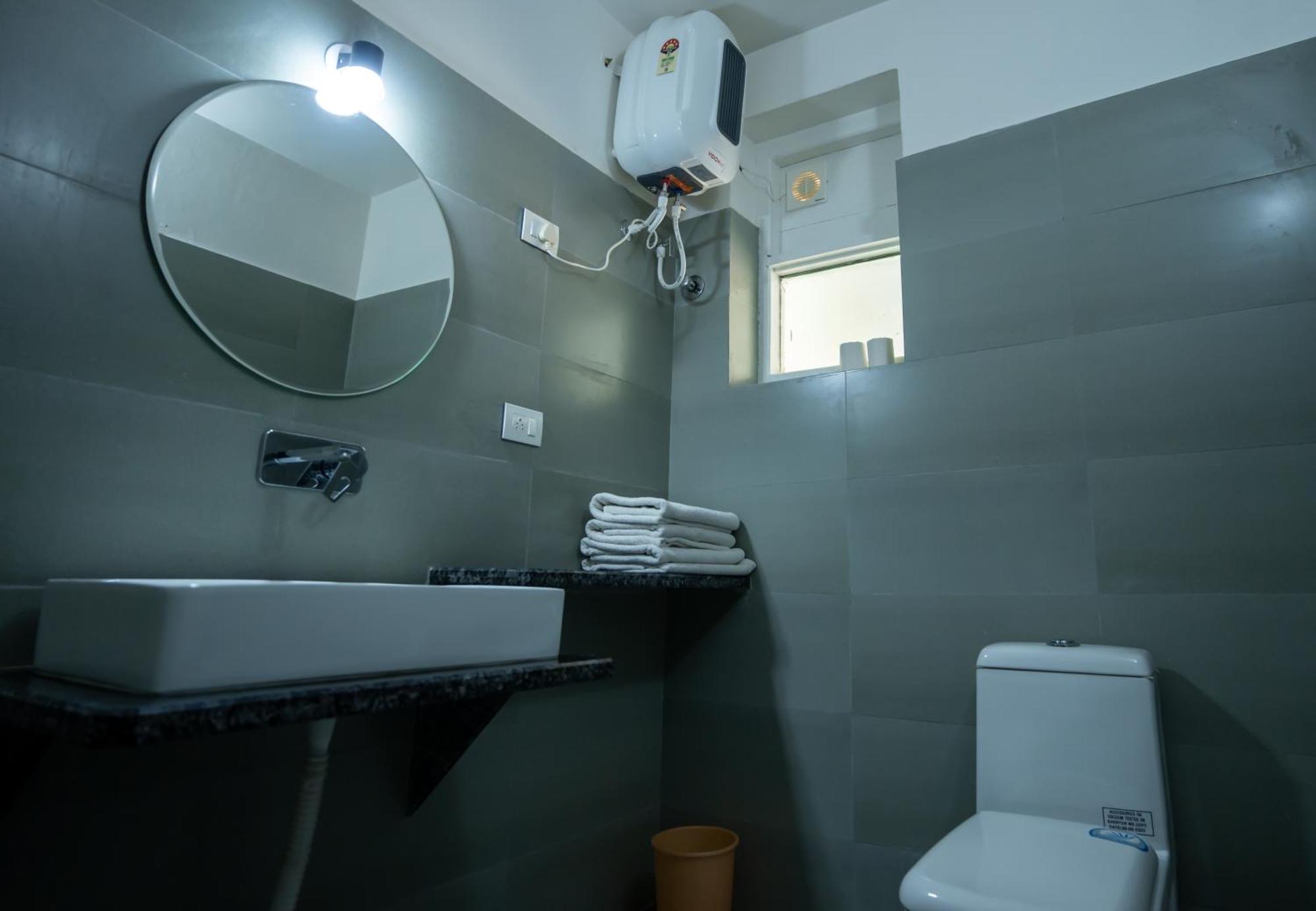 The Conifer Hotel Manāli Екстериор снимка