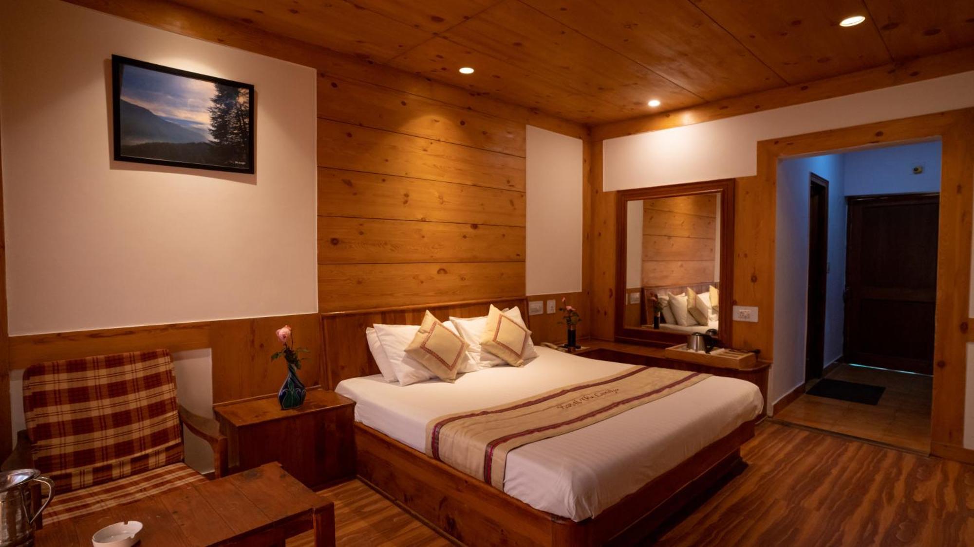 The Conifer Hotel Manāli Екстериор снимка
