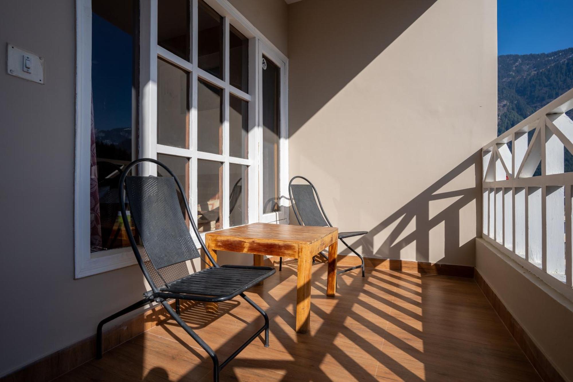 The Conifer Hotel Manāli Екстериор снимка
