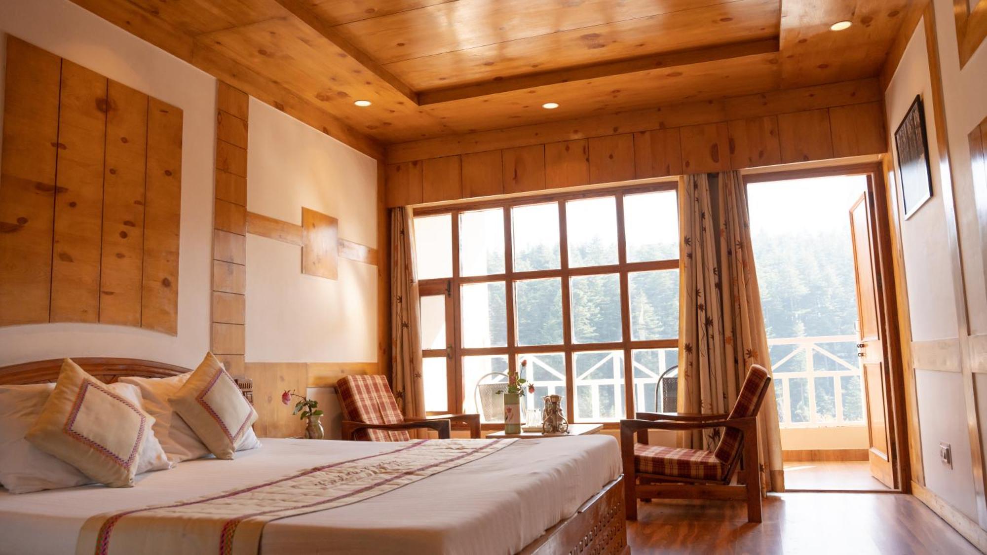 The Conifer Hotel Manāli Екстериор снимка