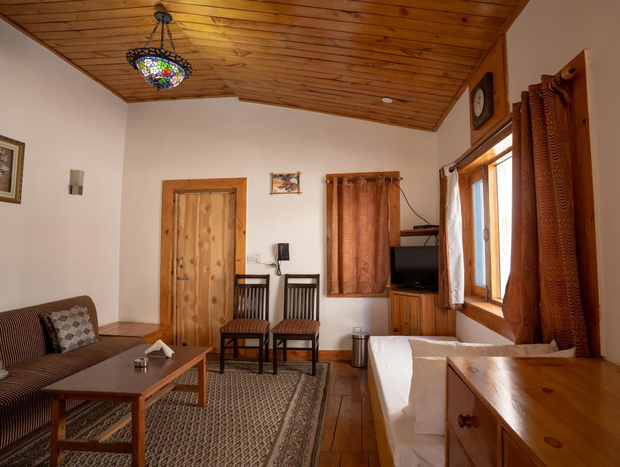 The Conifer Hotel Manāli Екстериор снимка