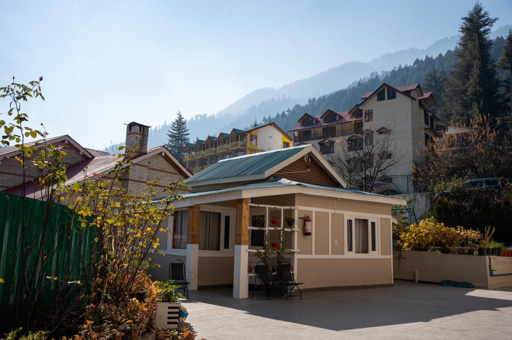 The Conifer Hotel Manāli Екстериор снимка