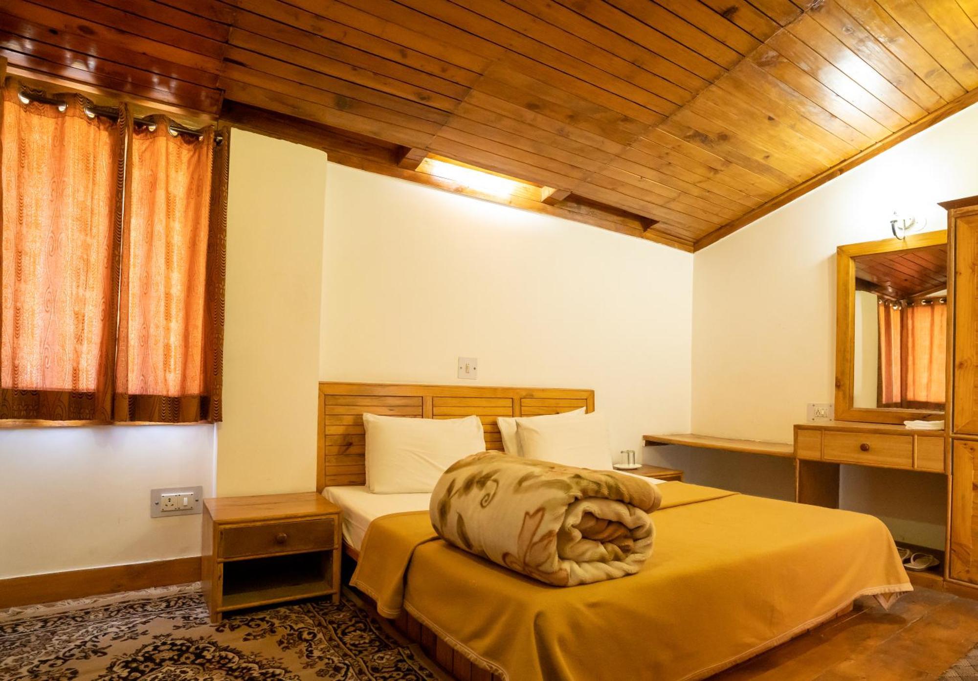 The Conifer Hotel Manāli Екстериор снимка
