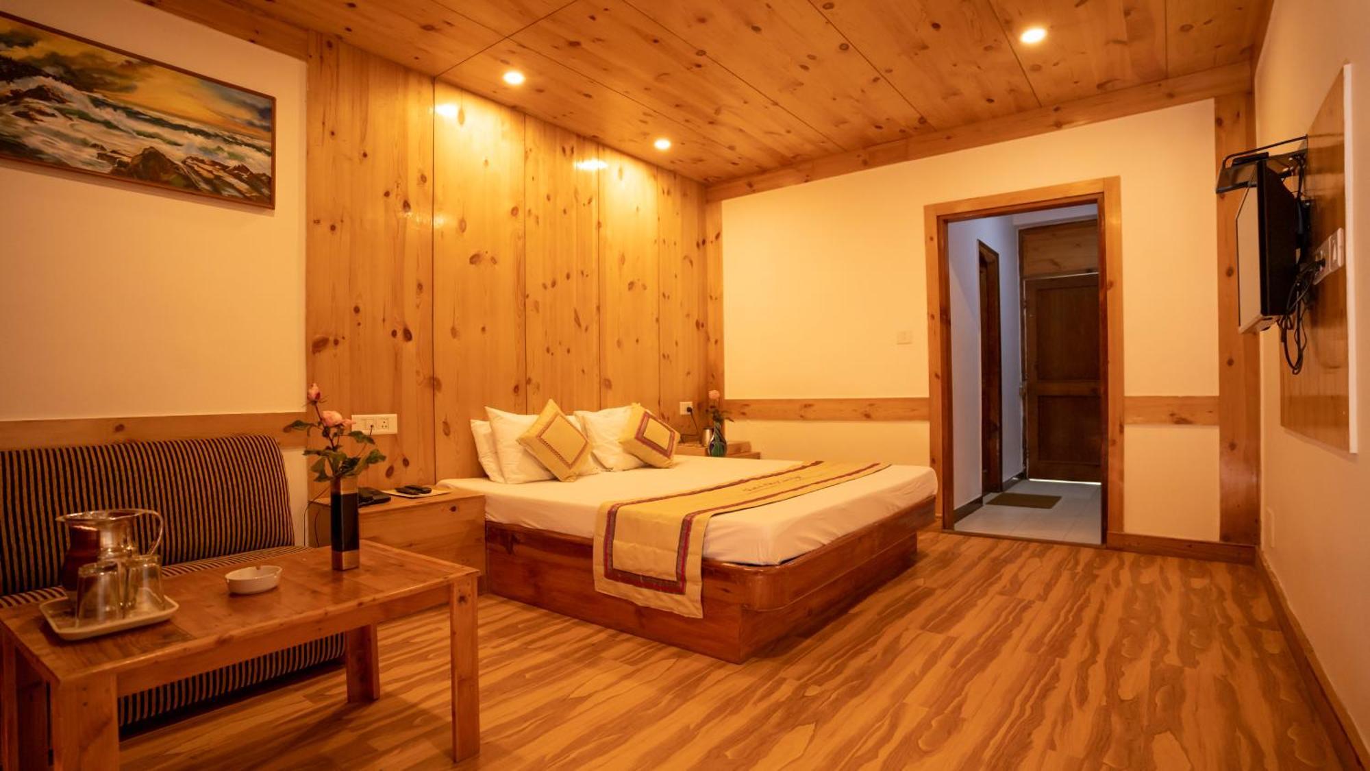 The Conifer Hotel Manāli Екстериор снимка