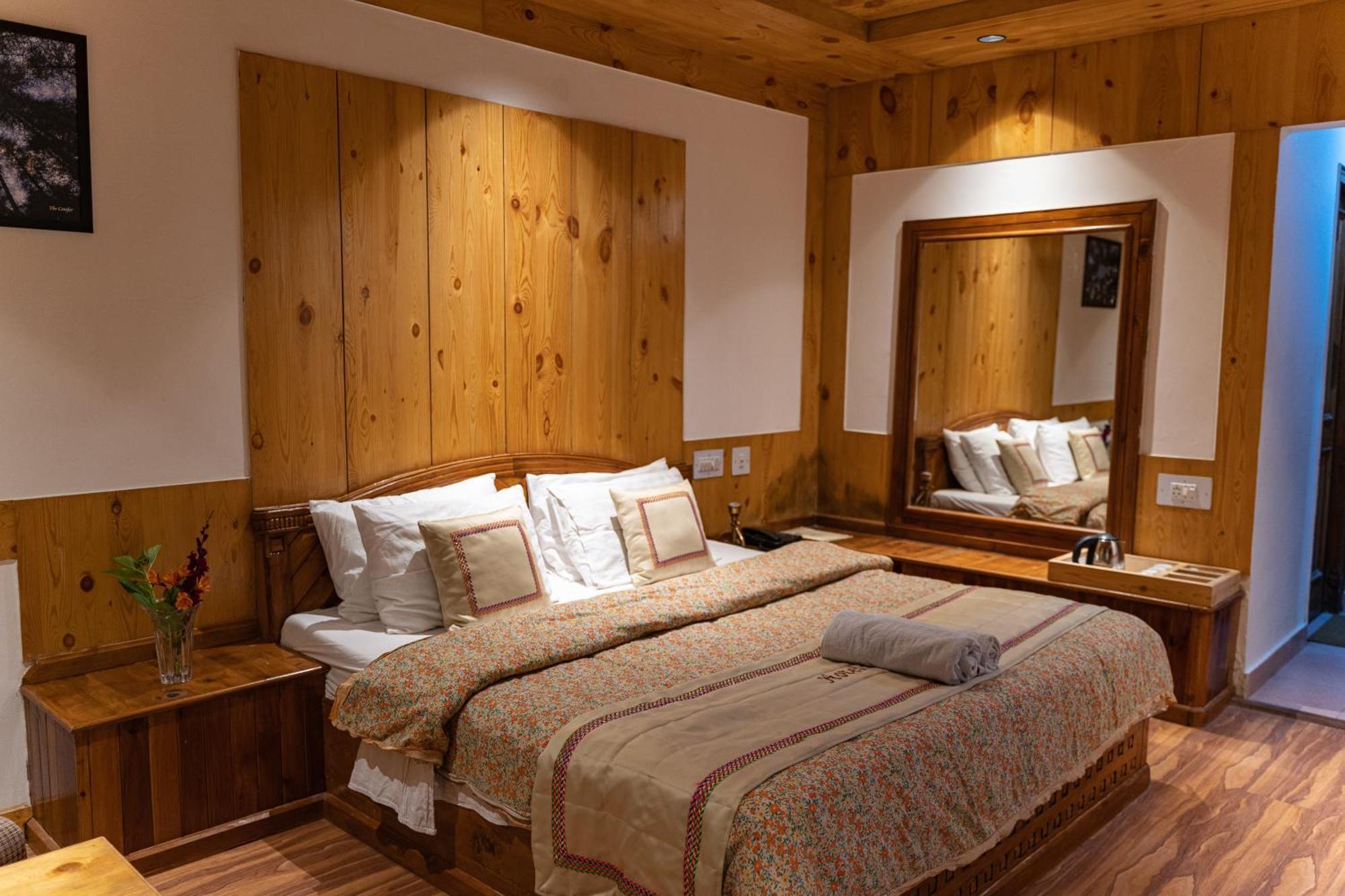 The Conifer Hotel Manāli Екстериор снимка