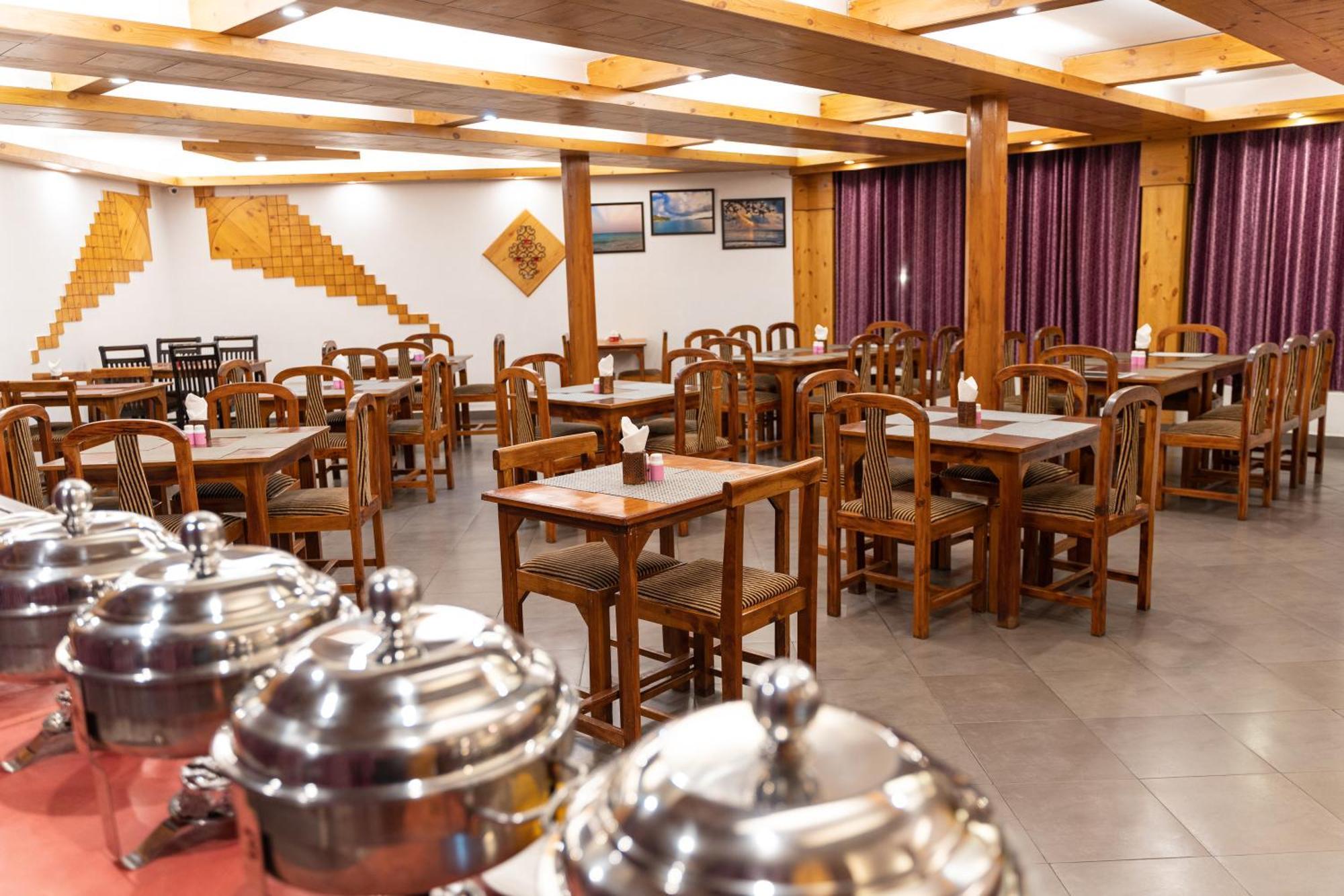The Conifer Hotel Manāli Екстериор снимка