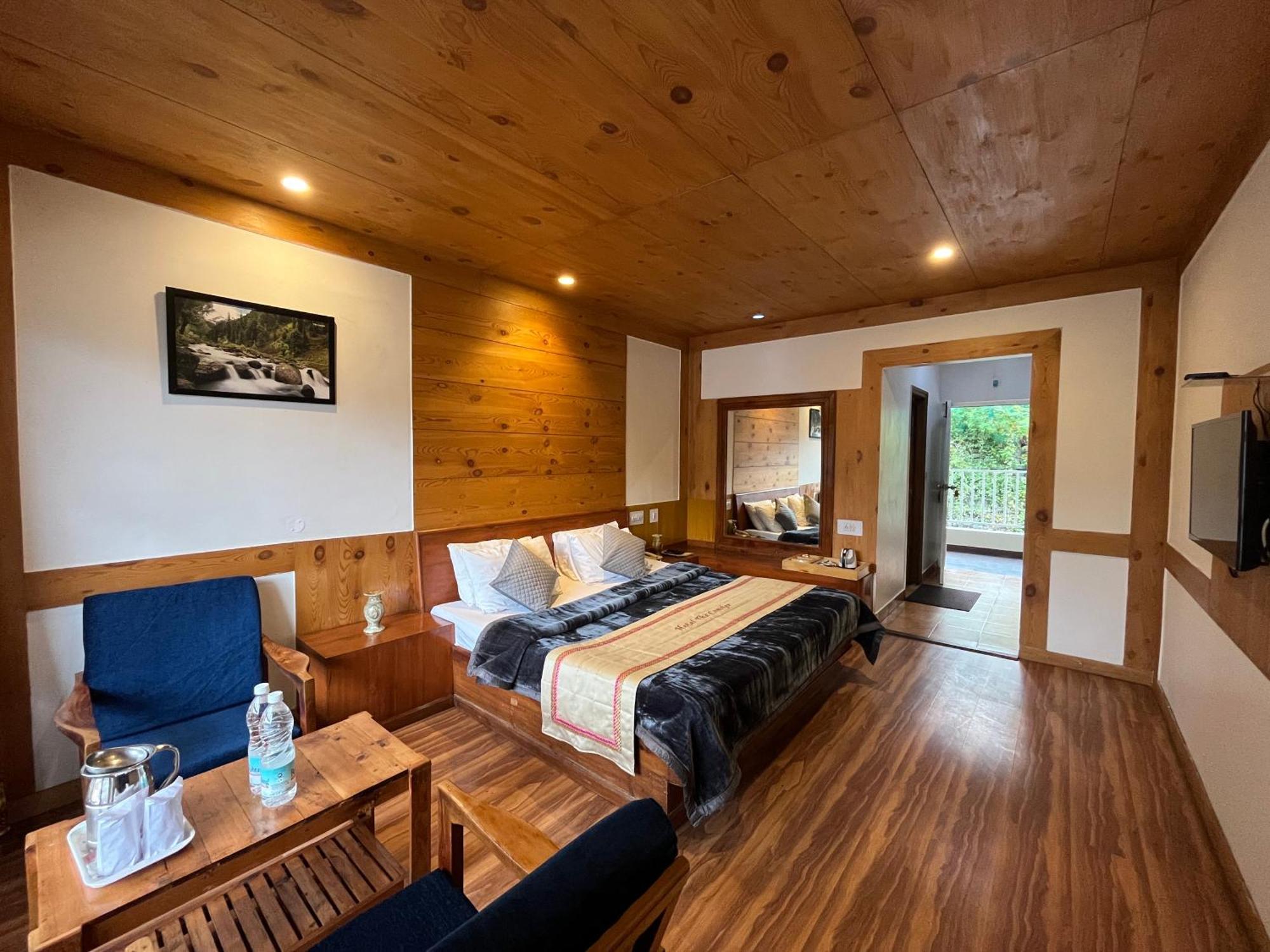 The Conifer Hotel Manāli Екстериор снимка