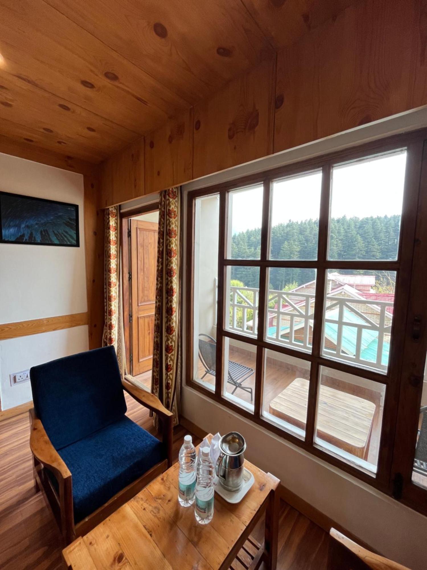 The Conifer Hotel Manāli Екстериор снимка