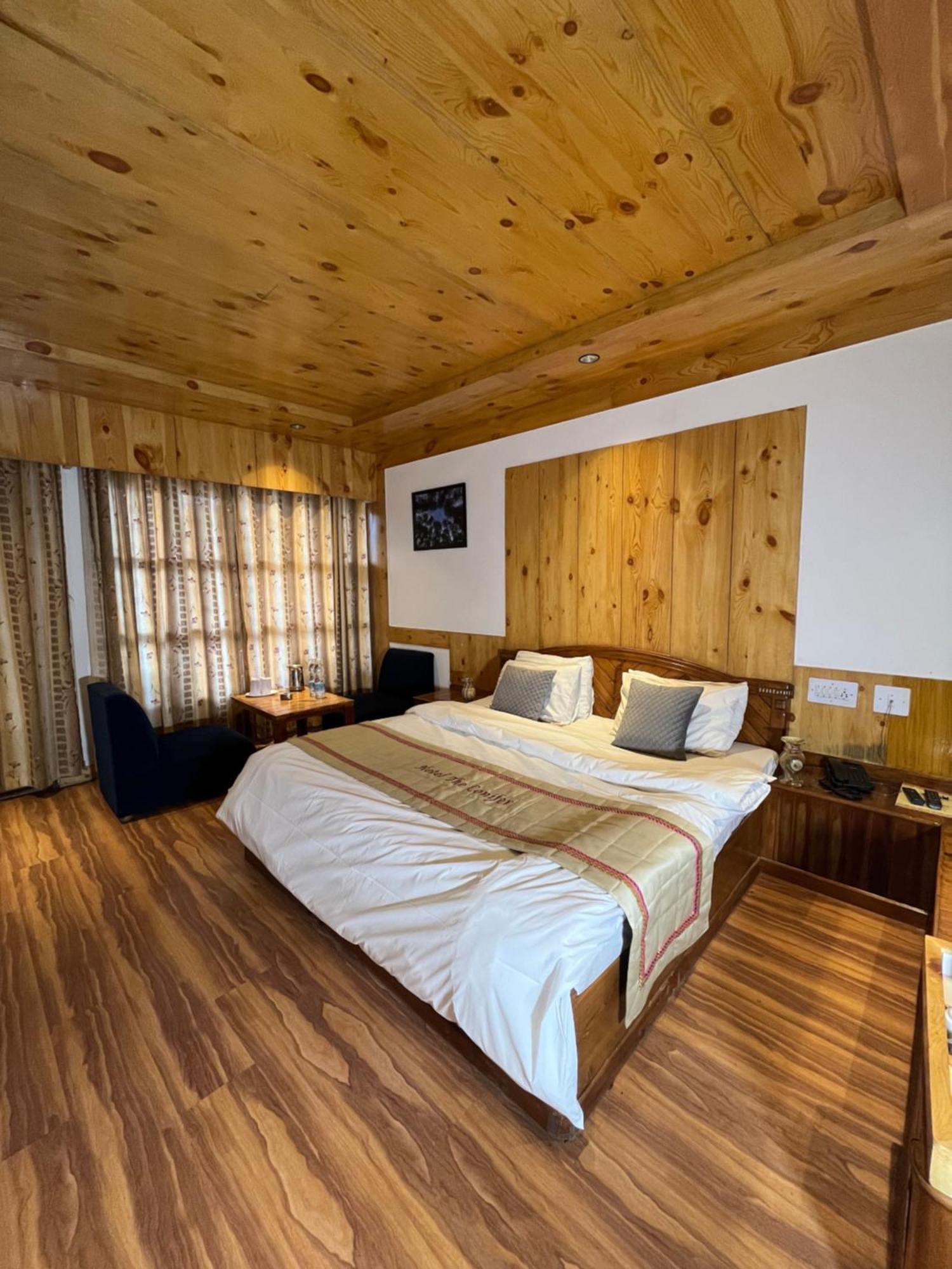 The Conifer Hotel Manāli Екстериор снимка