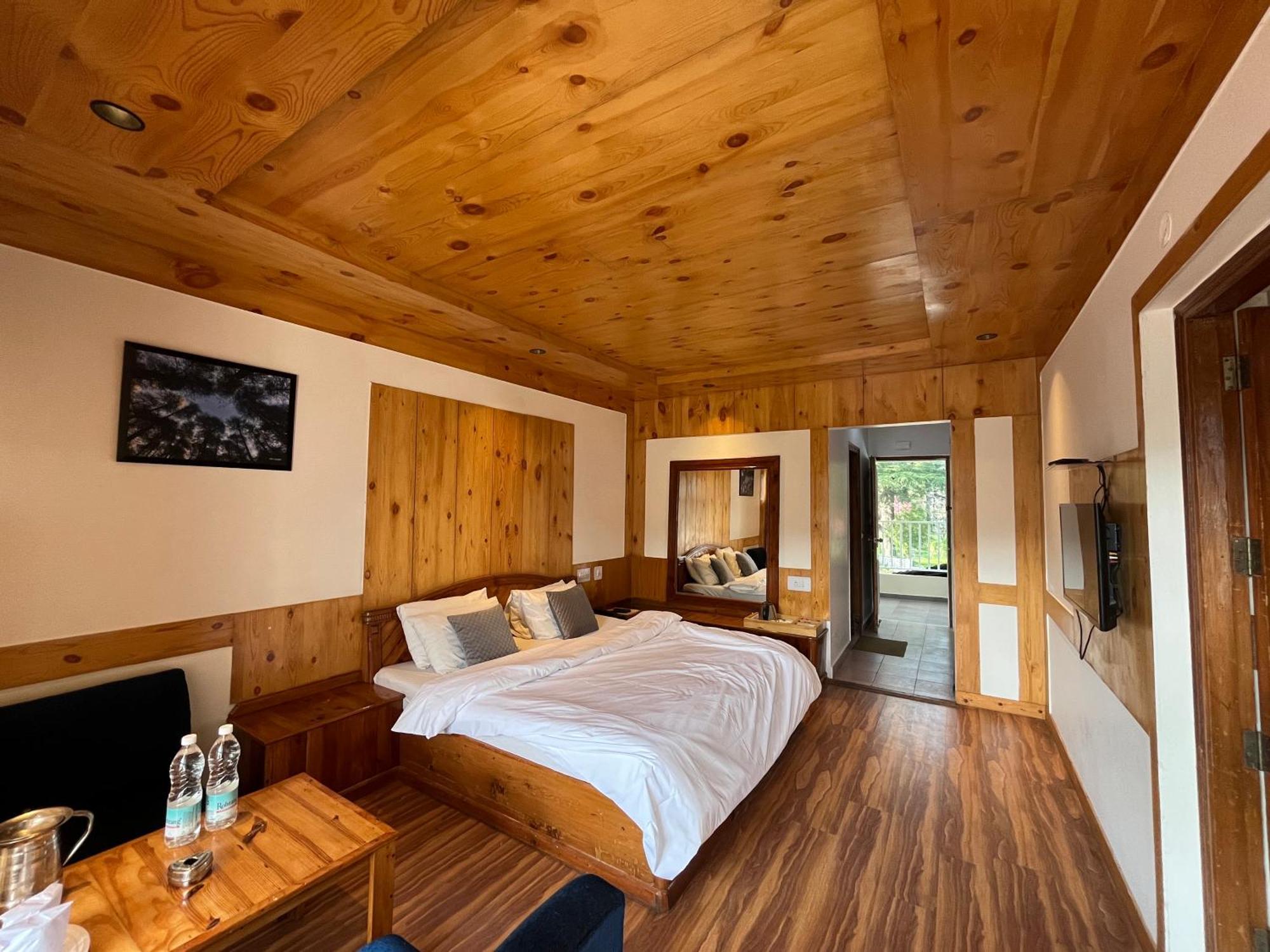 The Conifer Hotel Manāli Екстериор снимка